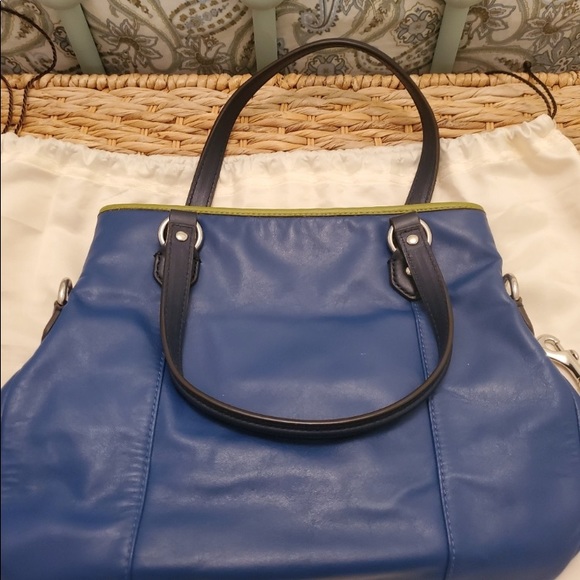 Authentic Coach crossbody blue w/green trim - Picture 5 of 7